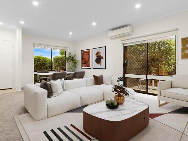 2 bedroom villa with a bright sunroom