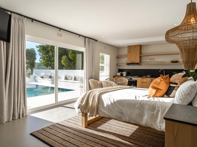 2 Bedroom Villa To Let in Camps Bay