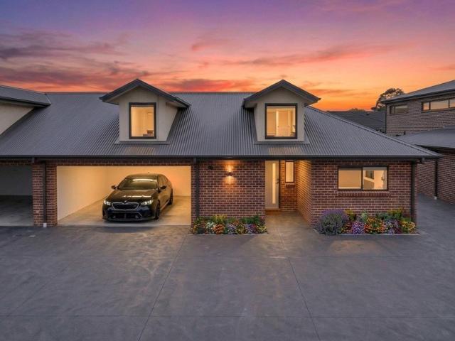 2 bedroom villas From $1,000,000 4 or 5 bedroom duplexes From $1,450,000 3 or 4 bedroom townhouses From $1,250,000