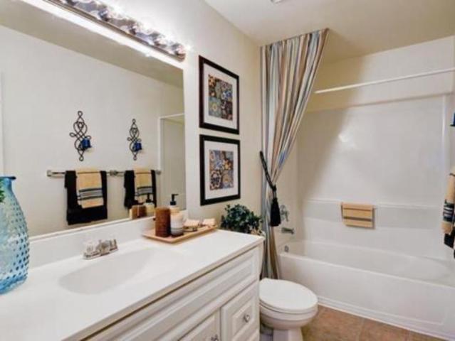 2 bedroom, Vista CA 92081 100555494