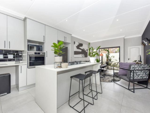 2 BedroomApartment / Flat For Rent inBryanston