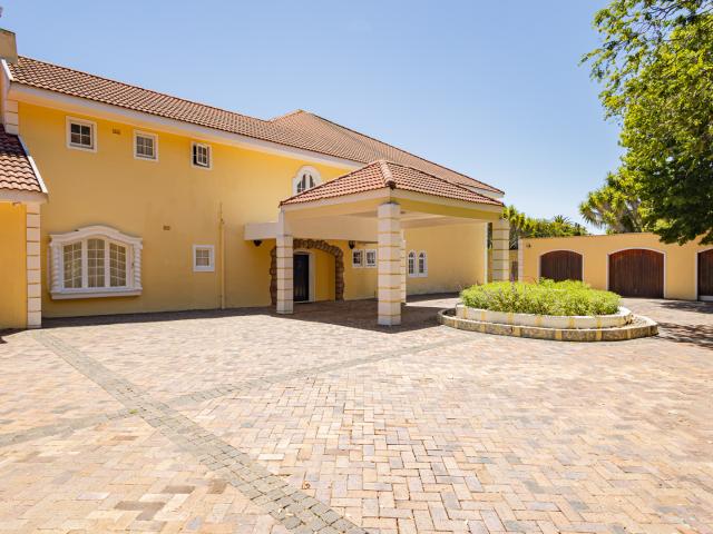 2 BedroomApartment / Flat For Rent inConstantia