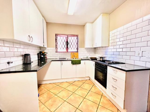 2 BedroomApartment / Flat For Rent inFourways