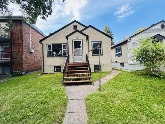 2 bedrooms+2 office rooms in basement Single House near U of A