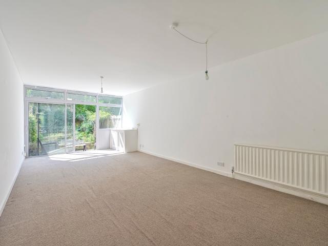 2 Bedrooms Maisonette for Rent in Claudia Place | Foxtons