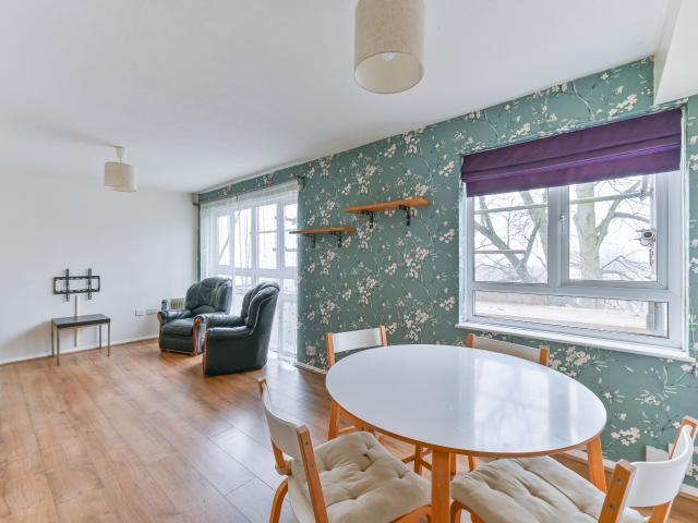 2 Bedrooms Maisonette for Rent in CYPRESS LODGE, CYPRESS ROAD, SE25 | Foxtons