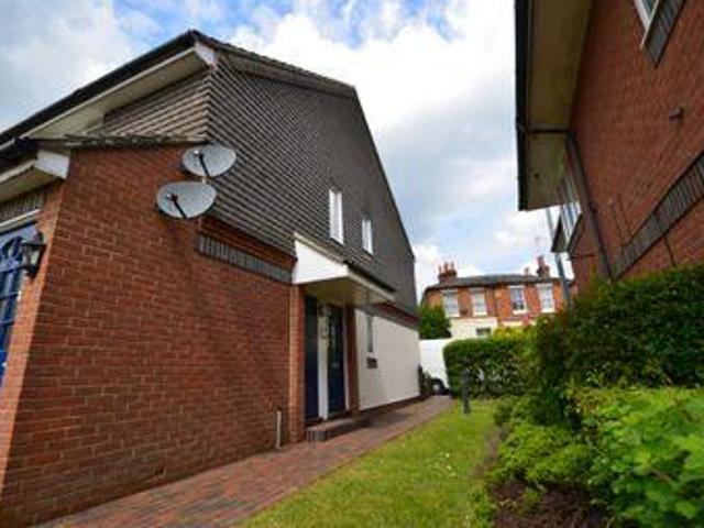 2 Bedrooms Maisonette for rent in Guildford Road, Farnham GU9