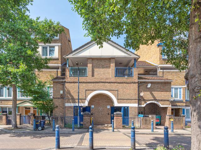 2 Bedrooms Maisonette for Rent in East Surrey Grove | Foxtons