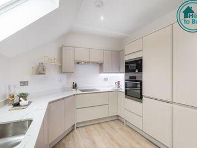 2 Bedrooms Maisonette for sale in Station Approach, Whyteleafe CR3