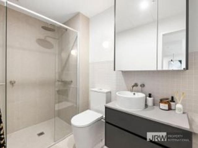 2 bedrooms apartment with CBD view and great location!
