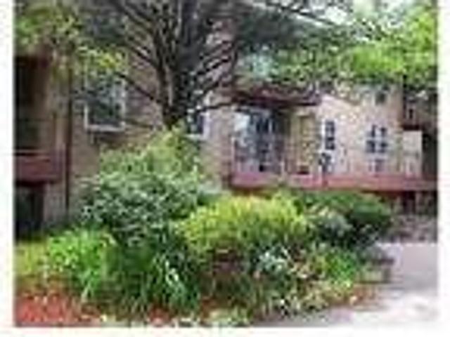 2 bedrooms Apartment in Lynbrook. Parking Available!