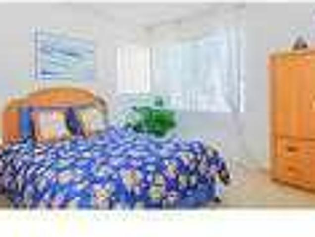 2 bedrooms Apartment in Quiet Building Canyon Country. Pet OK!