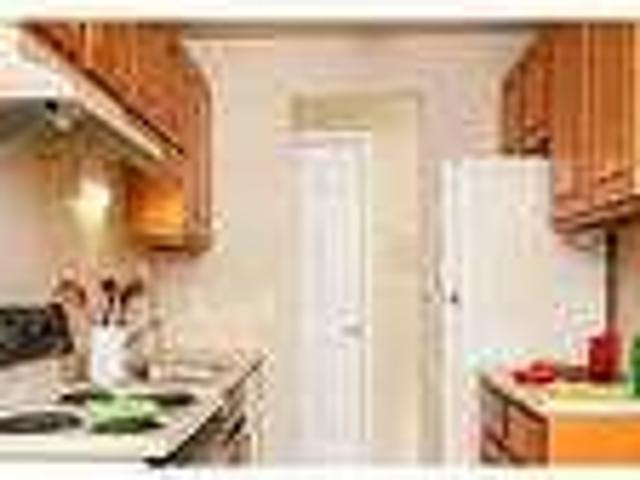 2 bedrooms Apartment in Rochester. Single Car Garage!