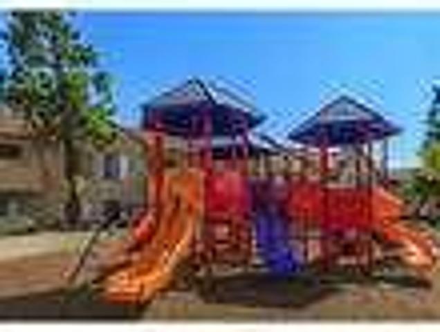 2 bedrooms Apartment Located in the heart of, California