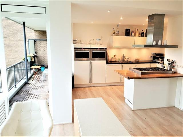 2 bedrooms Apartment Surface Area: 100m2 Furnished