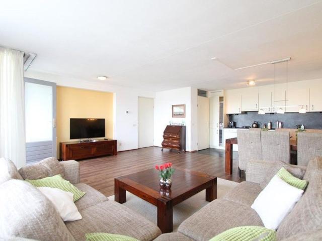 2 bedrooms Apartment Surface Area: 100m2 Unfurnished