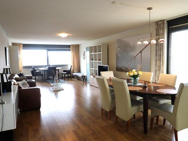 2 bedrooms Apartment Surface Area: 120m2 Furnished