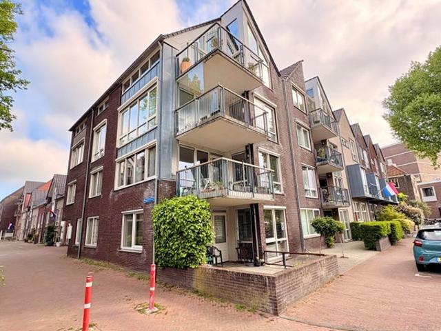 2 bedrooms Apartment Surface Area: 123m2 Furnished