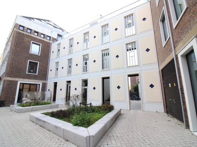 2 bedrooms Apartment Surface Area: 68m2 Furnished