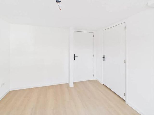 2 bedrooms Apartment Surface Area: 76m2 Unfurnished
