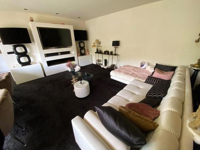 2 bedrooms Apartment Surface Area: 87m2 Unfurnished