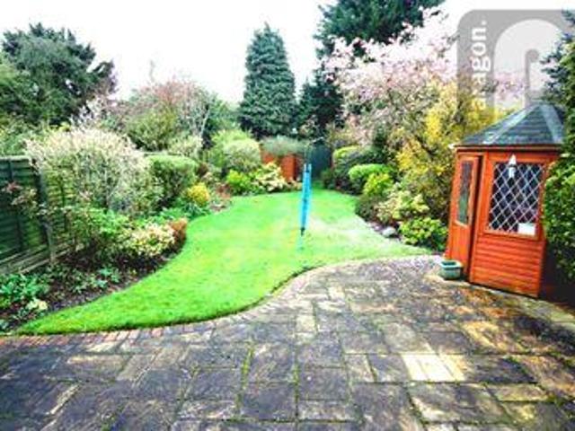 2 Bedrooms Bungalow for rent in Islip Gardens, Northolt UB5
