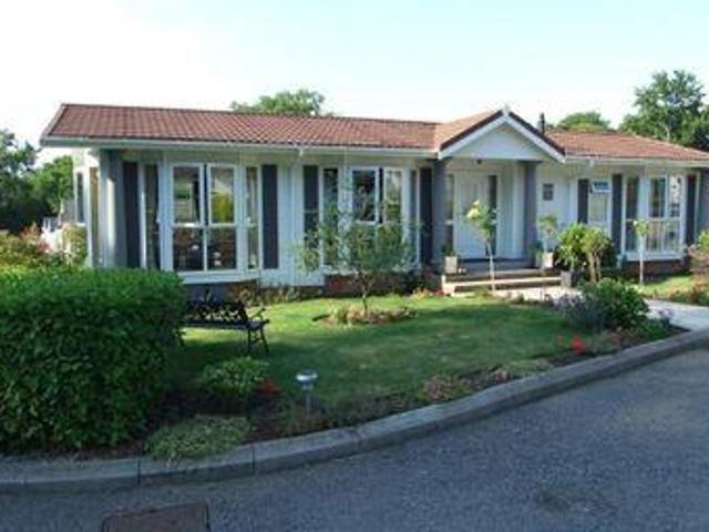 2 Bedrooms Bungalow for sale in Burwash Park, Fontridge Lane, Etchingham TN19