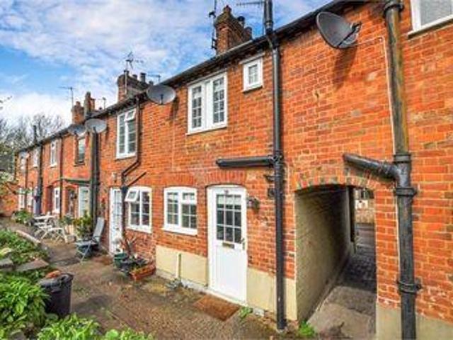 2 Bedrooms Cottage for sale in High Street, Weedon, Buckinghamshire. HP22
