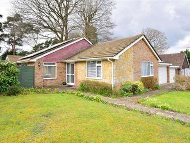 2 Bedrooms Detached bungalow for sale in Woodside Close, Storrington, West Sussex RH20
