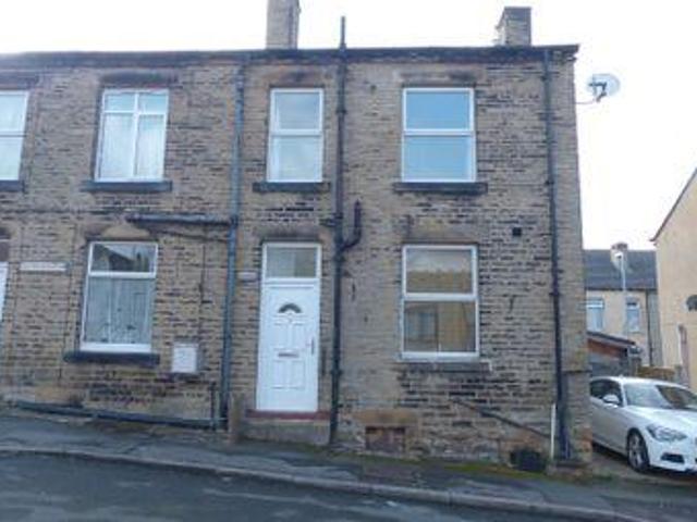 2 Bedrooms End terrace house for sale in Centre Street, Heckmondwike, West Yorkshire. WF16