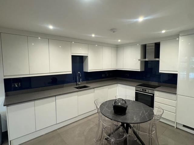 2 Bedrooms Flat Available in Mile End E3 *.