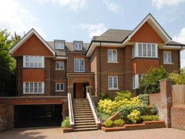 2 Bedrooms Flat for rent in 2 Claremont Lane, Esher KT10