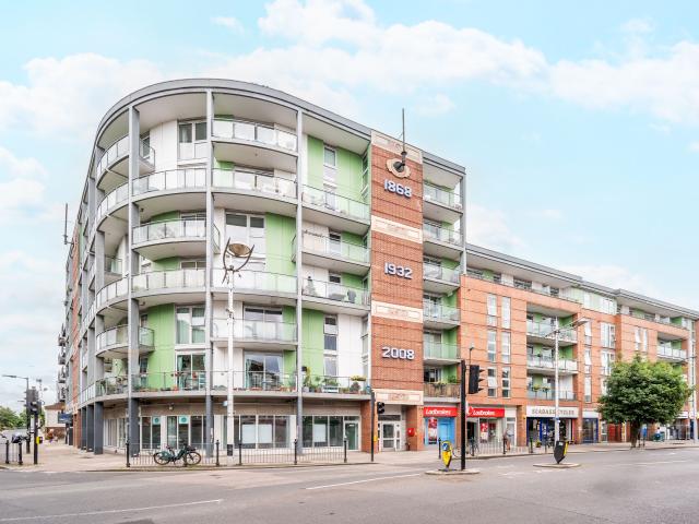 2 Bedrooms Flat for Rent in Co Operative House | Foxtons