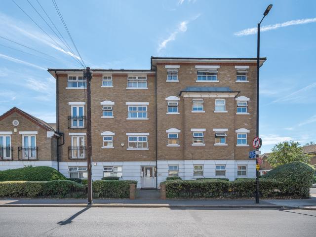 2 Bedrooms Flat for Rent in Commercial Way | Foxtons