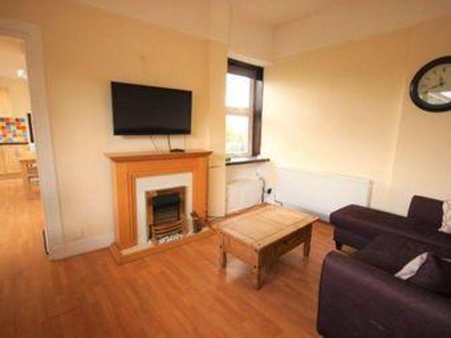 2 Bedrooms Flat for rent in Caledonian Avenue, Crawford ML12