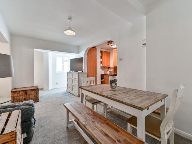 2 Bedrooms Flat for Rent in Chalk Farm Road | Foxtons
