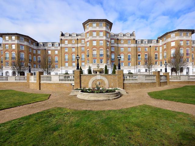 2 Bedrooms Flat for Rent in Chapman Square | Foxtons