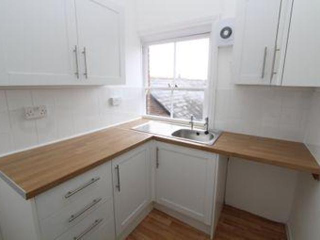 2 Bedrooms Flat for rent in Chapel Street, Petersfield GU32