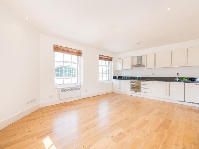 2 Bedrooms Flat for Rent in Chiswick High Road | Foxtons