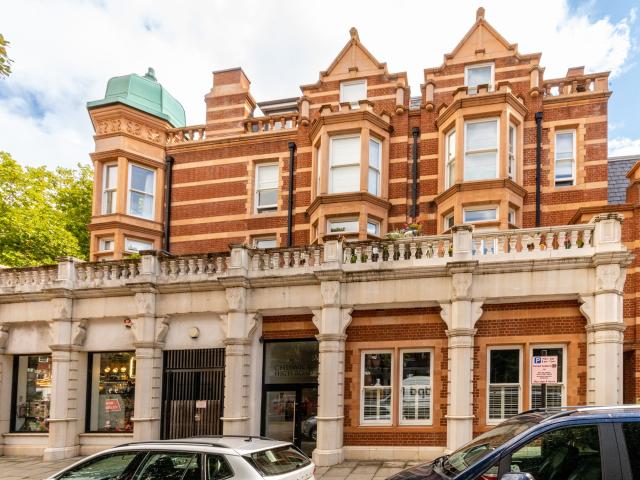 2 Bedrooms Flat for Rent in Chiswick High Road | Foxtons