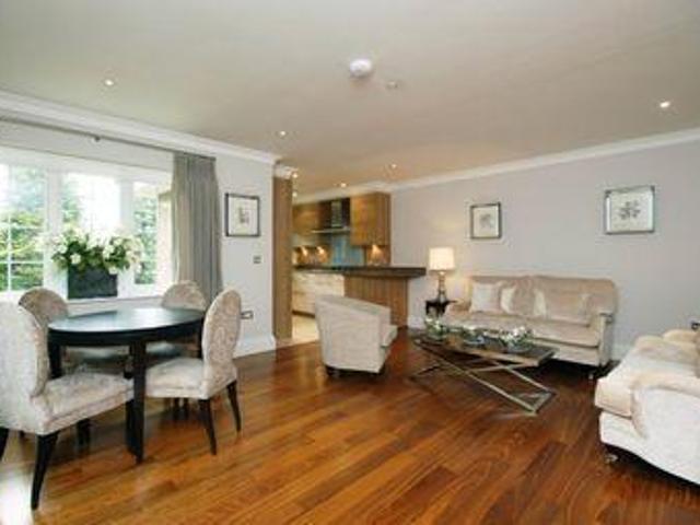 2 Bedrooms Flat for rent in Claremont Lane, Esher KT10