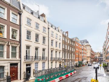 2 Bedrooms Flat for Rent in Clarges Street | Foxtons