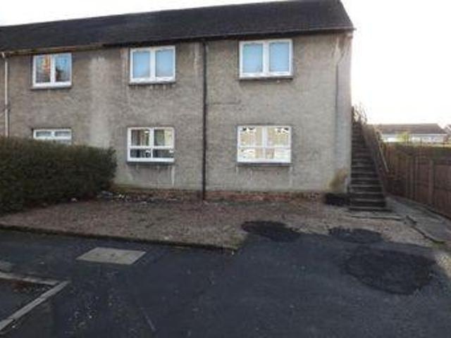 2 Bedrooms Flat for rent in Croe Place, Kilmarnock KA1