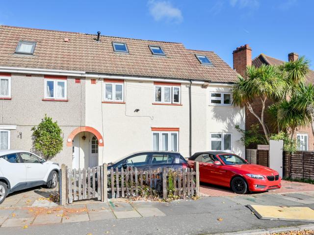 2 Bedrooms Flat for Rent in Crowther Avenue | Foxtons