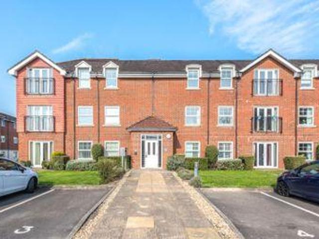 2 Bedrooms Flat for rent in Amberley Court, Brooker´s Road, Billingshurst RH14