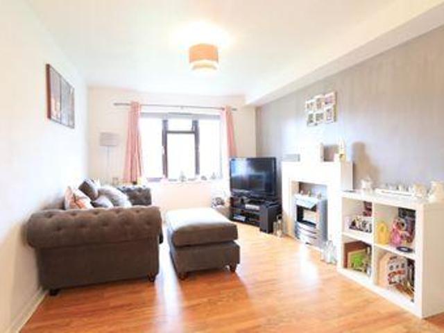 2 Bedrooms Flat for rent in Arisdale Avenue, South Ockendon RM15