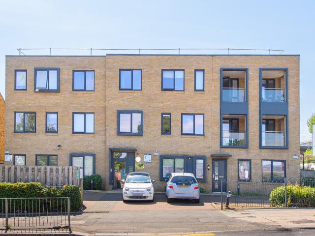 2 Bedrooms Flat for Rent in Bowes Road N11 | Foxtons
