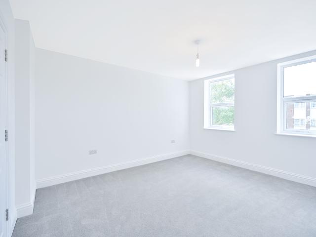 2 Bedrooms Flat for Rent in Bath Road | Foxtons