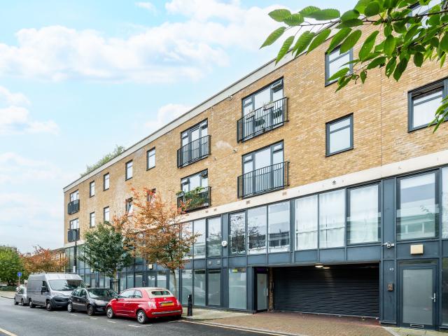 2 Bedrooms Flat for Rent in Bacon Street | Foxtons
