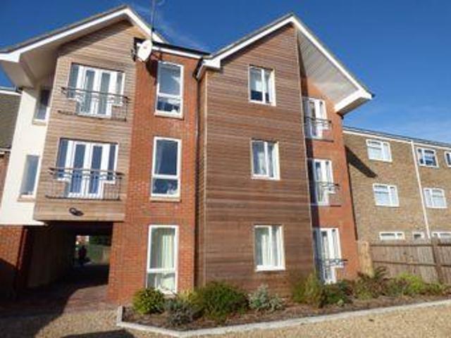 2 Bedrooms Flat for rent in Beaconsfield Road, Wick, Littlehampton BN17